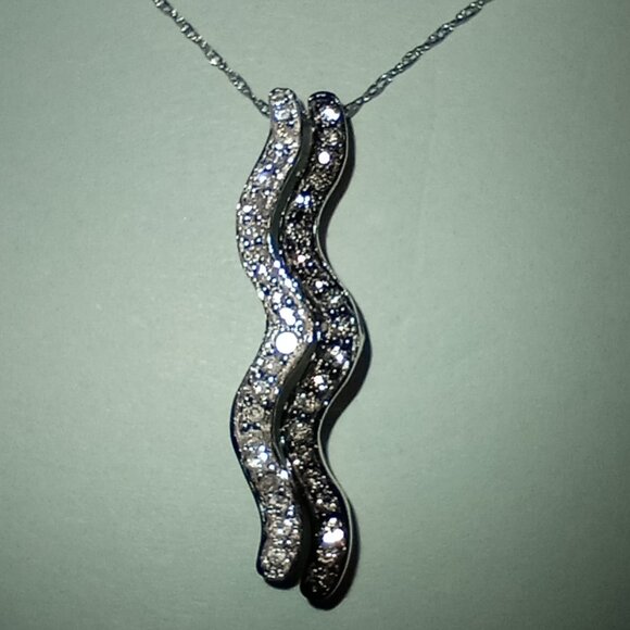 Elegant 10k and Diamonds  Wave Pendant Necklace - Picture 1 of 4